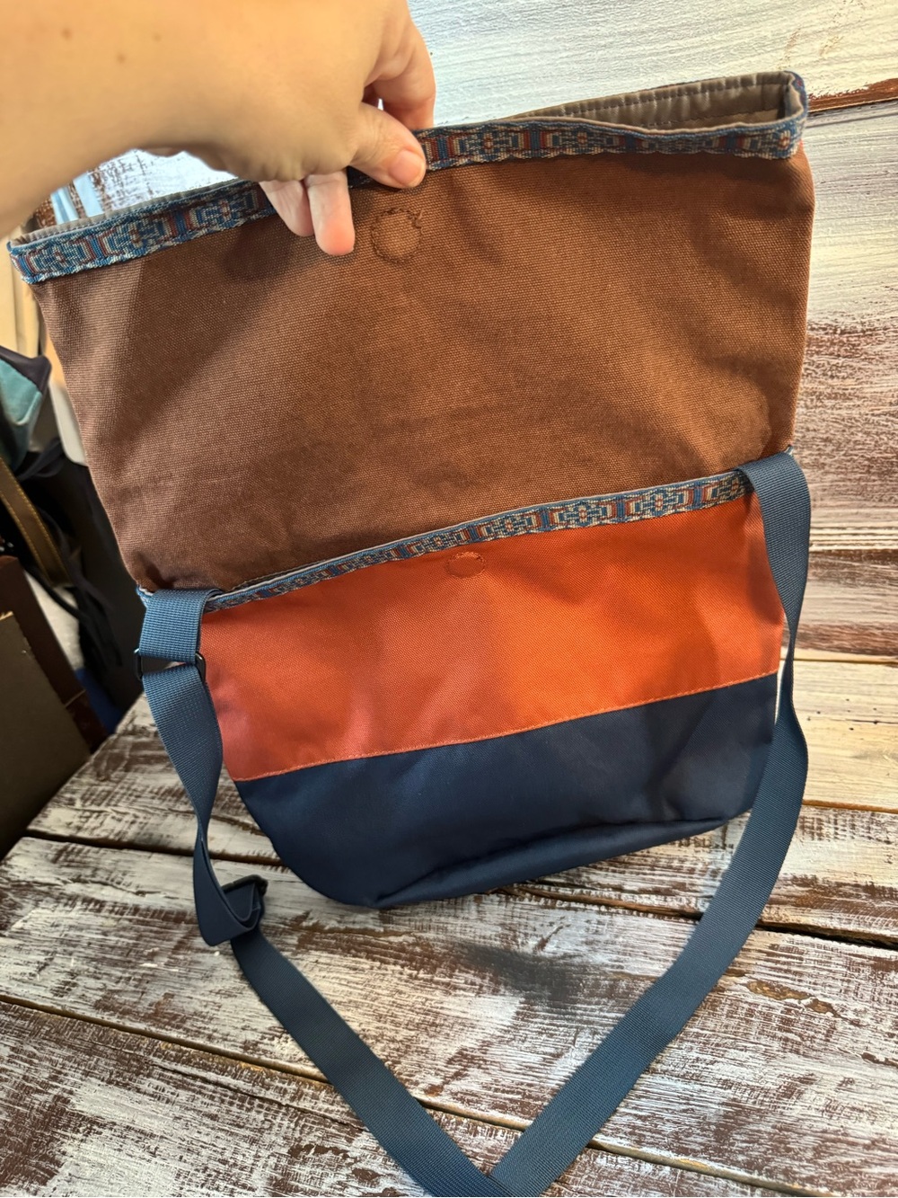 Kavu Two-Tone Crossbody Messenger Bag in Brown and Navy - Picture 6 of 8